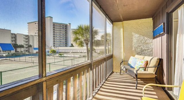 Walk to Beach: PCB Gem w/ Community Pool Access!, Book Lejlighed Hoteller i Lower Grand Lagoon med parkering, Parkering
