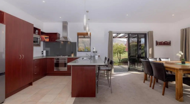 Lake Wanaka Villas at Hertiage Village Country Res