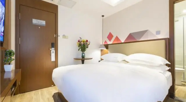 Номер Standard Borrman International Hotel Guangzhou Meihuayuan Subway Station Branch-Free one-way shuttle bus to the exhibition venue during the Canton Fair - Paid airport pickup service available