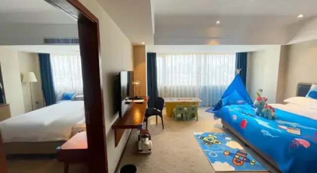Люкс Superior West Lake Garden Hotel