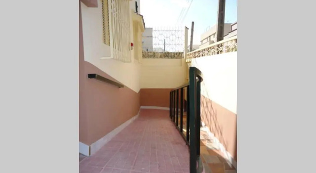 Large House in Tangiers with Garage, Rezerwuj Hotel Hotele w Tanger-Tetouan z parkingiem, Parking