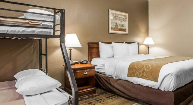 Comfort Suites Coralville I-80, Prenota Hotel Hotel a Iowa con piscina, Piscina