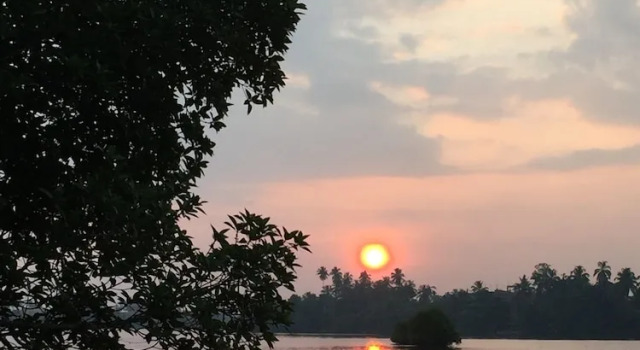 Номер Deluxe Lagoon Bentota Resort