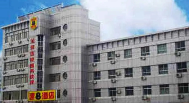Super 8 Hotel Binzhou Bo Hai Guo Ji, Book Hotel Hoteller i Binzhou med parkering, Parkering