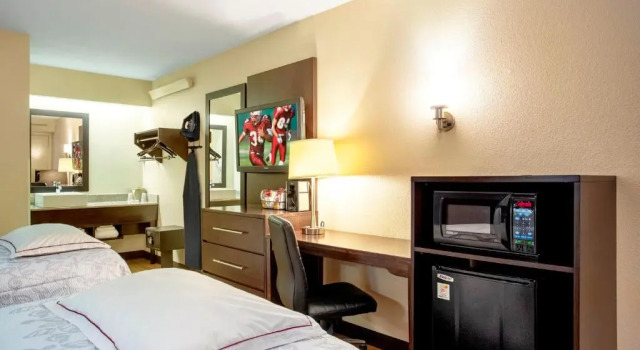 Четырёхместный номер Premium Red Roof Inn PLUS+ Baltimore-Washington DC/BWI Airport