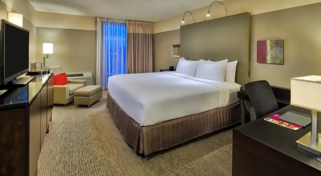 Двухместный номер Premium с балконом Crowne Plaza - Chicago West Loop by IHG