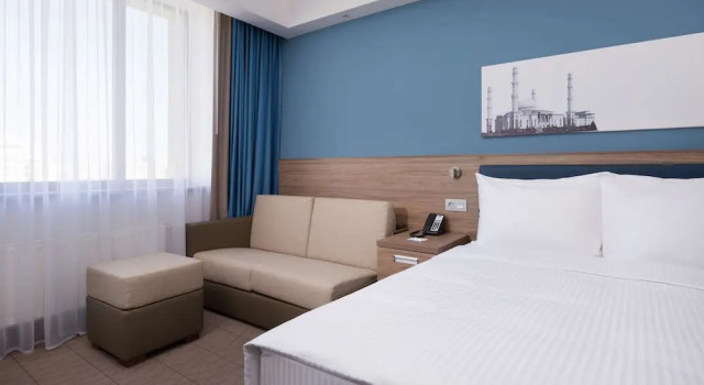 Двухместный семейный номер Hampton By Hilton Astana Triumphal Arch