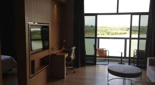 Люкс с видом на озеро Silver World Hotels Resorts