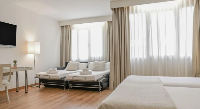 Четырёхместные апартаменты Aparthotel Mariano Cubi Barcelona