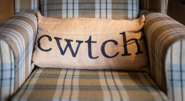 Апартаменты The Cwtch Apartment - Sea Views Walk to Beach