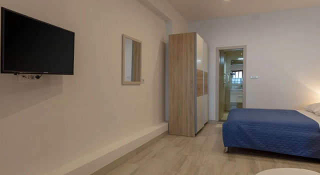 Studio in Podstrana, With Enclosed Garden and Wifi - 50 m From the Bea, Забронировать Отель Отели Подстраны с парковкой, рядом с Частный Пляж «Апартментс Лавица Бич Думичич», Парковка