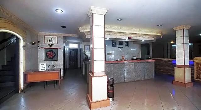 OYO 2079 Jambi Raya Hotel, Rezerwuj Hotel Jambi 