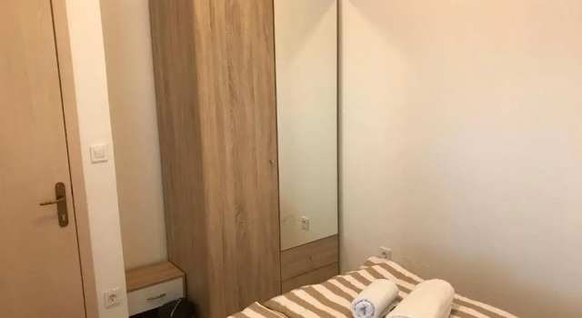 Leptir, Book Hotel Zagreb Croatia