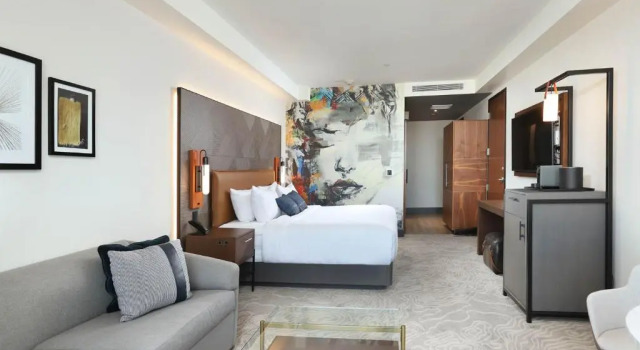 Номер Deluxe The Glenmark, Glendale, a Tribute Portfolio Hotel