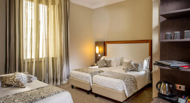 Трёхместный номер Classic Savoy Hotel