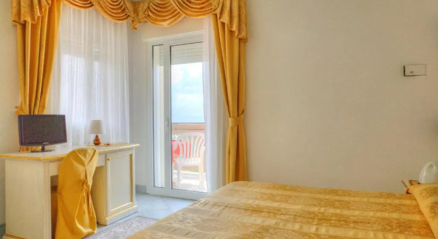 Двухместный номер Standard с балконом и с видом на море Hotel Elpiro
