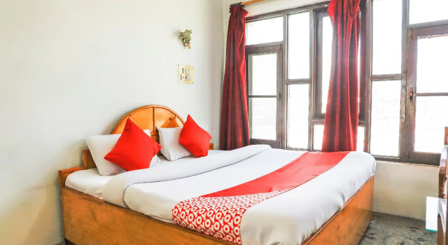 Люкс Standard OYO 72225 Hotel Dilshan
