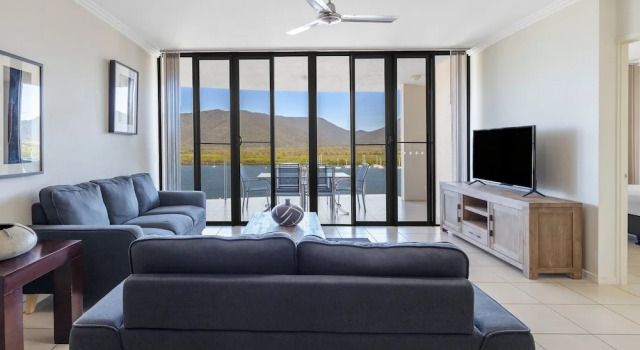 Апартаменты с 2 комнатами с балконом и с красивым видом из окна Piermonde Apartments Cairns