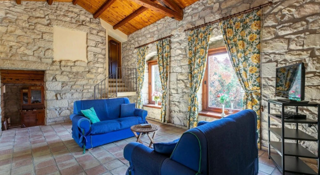 Awesome Home in Ragusa With 5 Bedrooms, Wifi and Private Swimming Pool