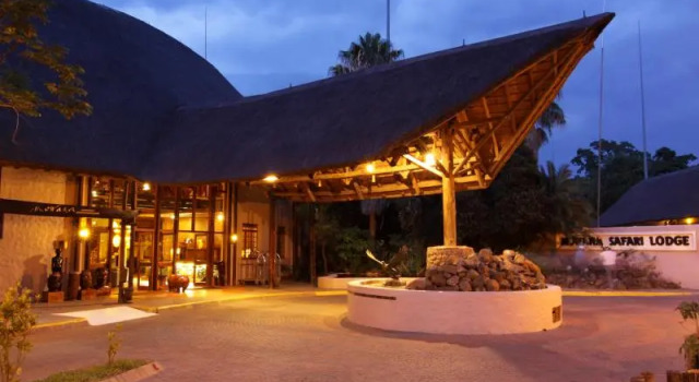 Двухместный полулюкс Cresta Mowana Safari Resort & Spa