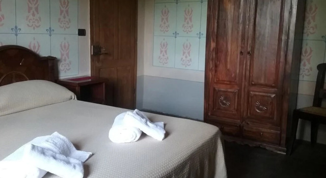 Il Casolare Bioenergetico, Book Hotel Hotels in Albareto with Parking, Parking