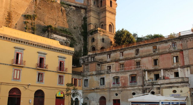 Surriento Suites