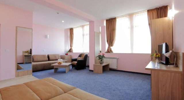 Полулюкс Teodora Palace Hotel