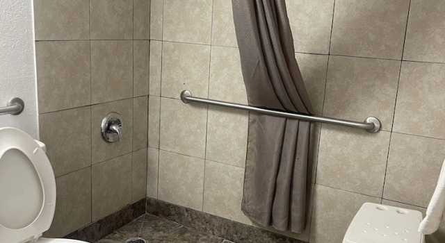 Номер Executive Regal 8 Inn & Suites