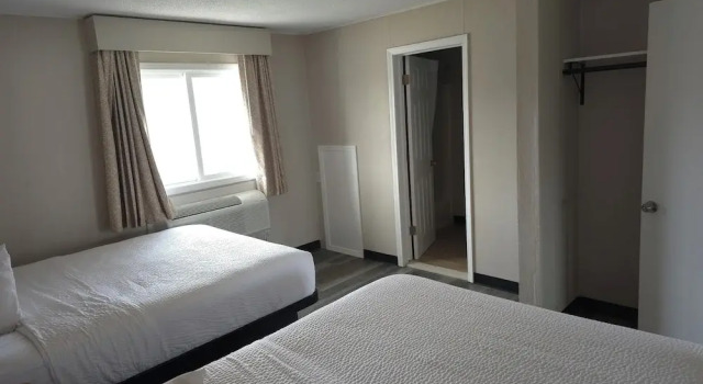 Четырёхместный люкс c 1 комнатой Days Inn and Suites by Wyndham Port Huron
