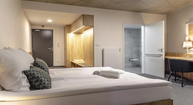 Hotel D-1