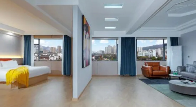 Люкс Business Tongren Grand Hotel (Tongren High-speed Railway Station Ancient City Pedestrian Street Branch)