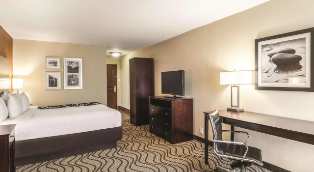 Двухместный номер Standard La Quinta by Wyndham Knoxville Central Papermill