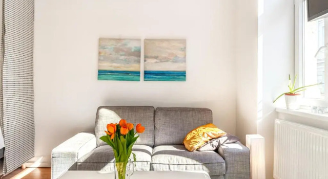Luxurious and Bright, 5 min walk to city center, Book Apartment Vienna Austria, near Freyung Square