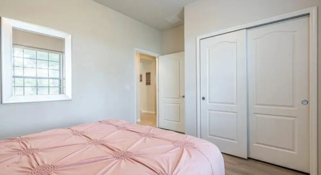Коттедж Lovely 5BR Townhouse at Windsor at Westside townhouse