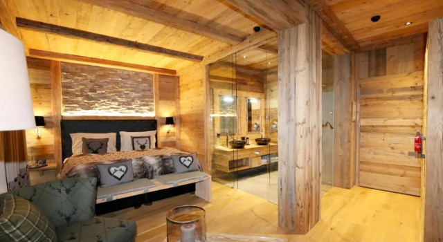Номер Deluxe Amber Hotel
