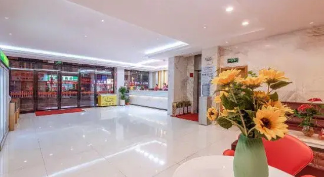 Red Lantern Traders Hotel