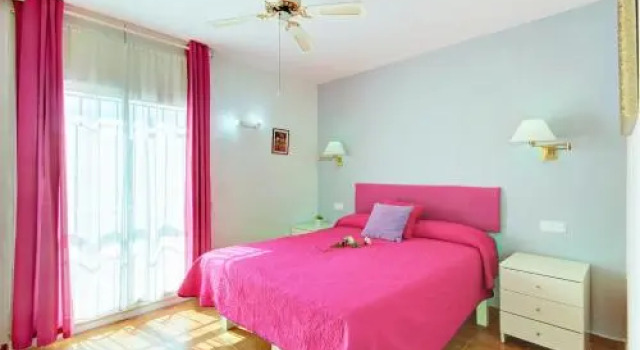 Apartamento con jardín y parking cerca del mar en Roses