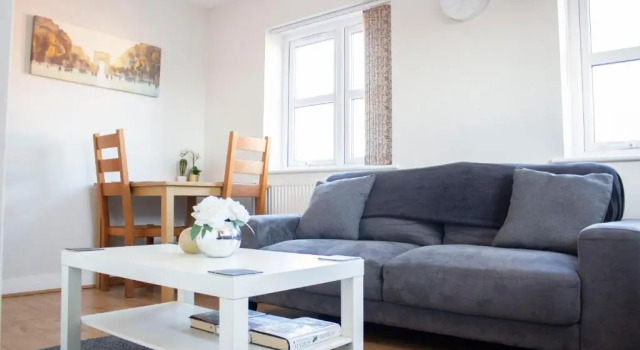 Large 1st Floor Open Plan Apartment
