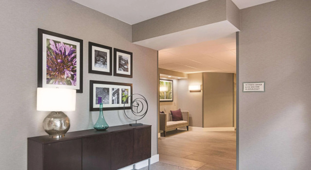 La Quinta Inn & Suites Orlando UCF, Varaa Hotelli Hotellit Kissimmee pysäköinnillä, Pysäköinti