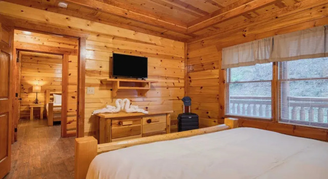 Marco Polo Lodge by Avantstay Sleeps 28 Indoor Pool Theater Game Room View