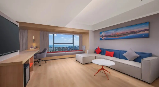 Люкс Holiday Inn Express Rizhao Oriental Colorful City