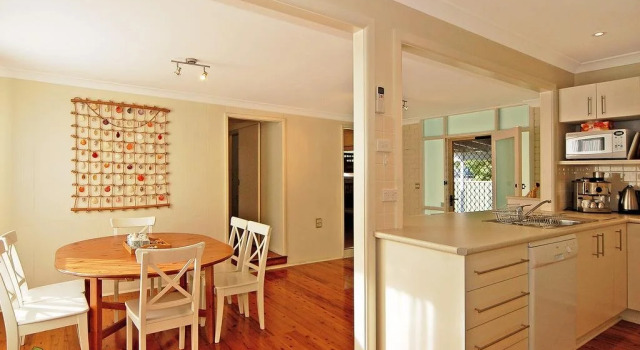 Hayes Beach House, Jervis Bay - Pet Friendly Award Winner - Fireplace