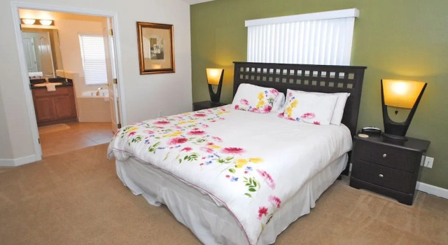 304OBC Hastings Boulevard 4 Br villa by RedAwning, Book Villa Hoteller i Four Corners med pool, Swimmingpool