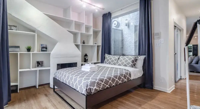 4 BD 2.5 Baths! Steps Away From Liberty Bell!, Забронировать Апартаменты/квартира Филадельфия Philadelphia Metropolitan Area, рядом с Gloria Dei Old Swedes' Episcopal Church