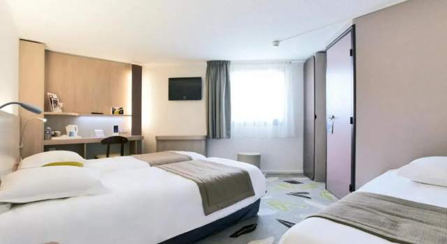 Трёхместный номер Standard Kyriad Hotel Nevers Centre