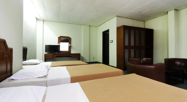 Standard Dreier Zimmer Istana Hotel Bandung Mitra RedDoorz