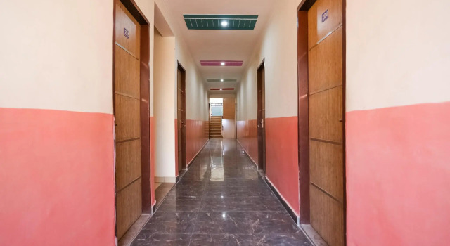 SPOT ON 75845 Maa Sheetla Guest House, Забронировать Гостевой дом Гургаон 