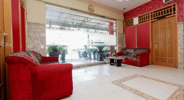 RedDoorz near Rumah Sakit Ortopedi Dr Soeharso, Book Hotel Hoteller i Kartasura med parkering, Parkering