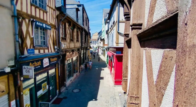 2 Pieces Totalement Renove Au Cœur de Bourges