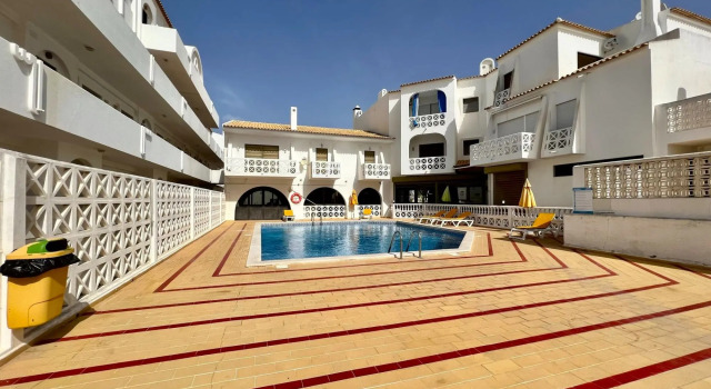 Albufeira Central 3 With Pool by Homing, Rezervovat Hotel Hotely v Oura s parkováním, Parkování